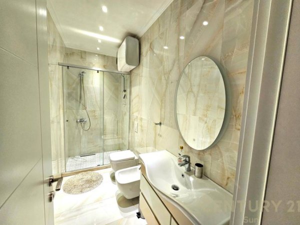 Tirane, jepet me qera apartament 2+1 Kati 4, 126 m² 1.200 € (RRUGEN E BARRIKADAVE)