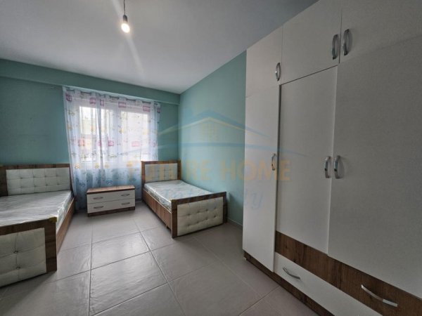 Tirane, jepet me qera apartament 2+1 Kati 4, 100 m² 700 € (Rruga e Barrikadave, Tiranë.)