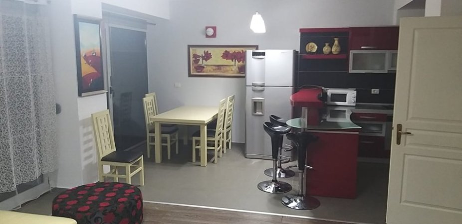 Tirane, jepet me qera apartament 3+1 Kati 9, 810 € 