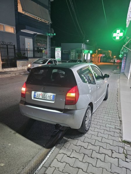 Tirane, shitet makine CITROEN C2 Benzin+Gaz, gri metalizato manuale Kondicioner 180.000 km 2.300 €
