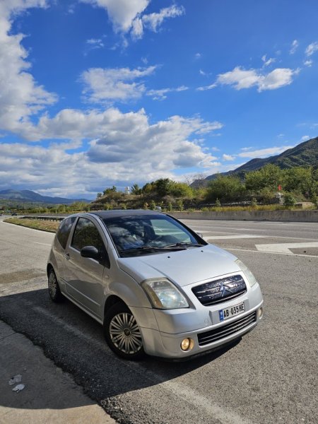 Tirane, shitet makine CITROEN C2 Benzin+Gaz, gri metalizato manuale Kondicioner 180.000 km 2.300 €
