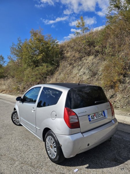 Tirane, shitet makine CITROEN C2 Benzin+Gaz, gri metalizato manuale Kondicioner 180.000 km 2.300 €