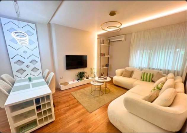 Tirane, jepet me qera apartament 1+1+Ballkon Kati 2, 71 m² 1.100 € (BLLOKU)