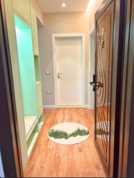 Tirane, jepet me qera apartament 1+1+Ballkon Kati 2, 71 m² 1.100 € (BLLOKU)