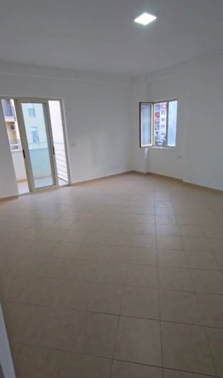 jepet me qera 3+1+Ballkon Kati 3, 120 m² 600 € (Don Bosko, pranë Viva Market)