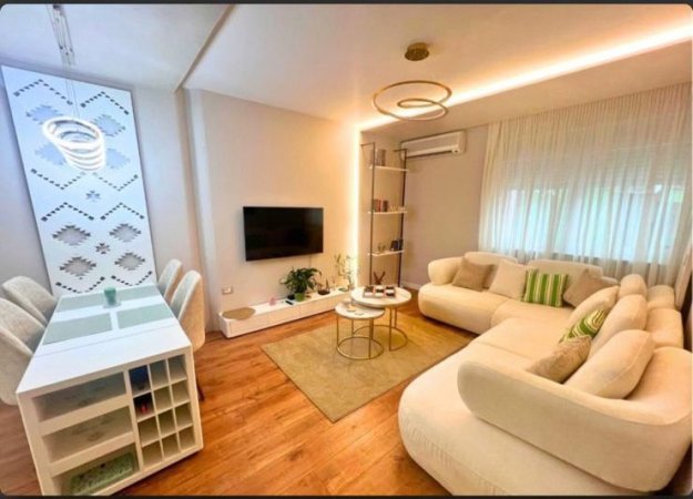 Tirane, jepet me qera apartament 1+1+Ballkon Kati 2, 71 m² 1.100 € (Rruga Perlat Rexhepi)