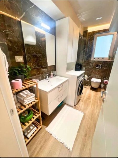 Tirane, jepet me qera apartament 1+1+Ballkon Kati 2, 71 m² 1.100 € (Rruga Perlat Rexhepi)