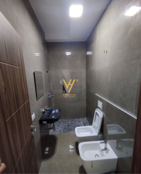 Tirane, jepet me qera apartament 3+1+Ballkon Kati 8, 146 m² 255.000 € (YZBERISHT)