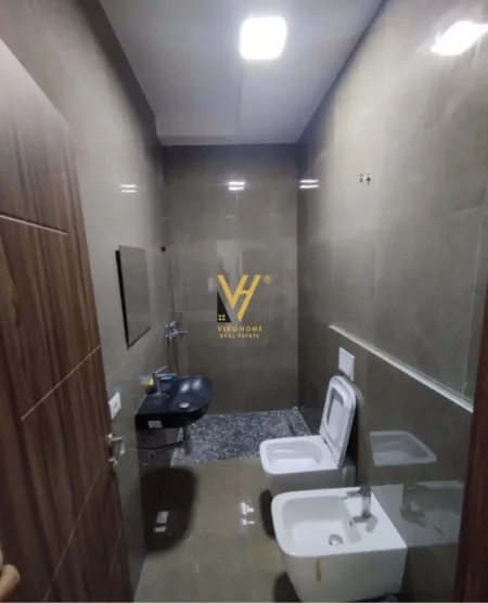 Tirane, jepet me qera apartament 3+1+Ballkon Kati 8, 146 m² 255.000 € (YZBERISHT)