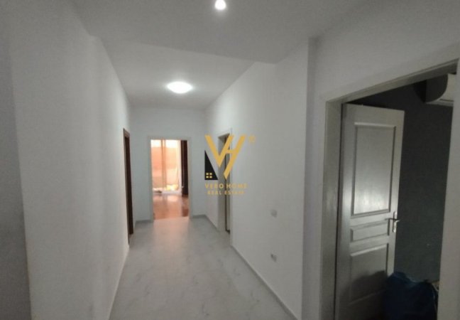 Tirane, jepet me qera apartament 3+1+Ballkon Kati 8, 146 m² 255.000 € (YZBERISHT)