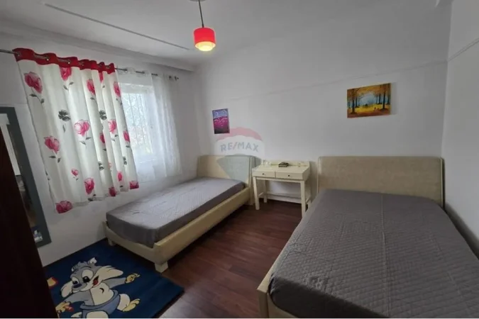 Tirane, jepet me qera apartament 2+1 Kati 3, 110 m² 550 € (Rruga 5 Maji)