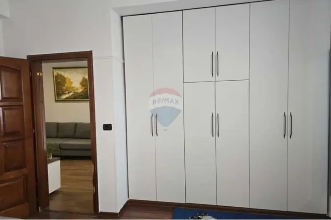 Tirane, jepet me qera apartament 2+1 Kati 3, 110 m² 550 € (Rruga 5 Maji)