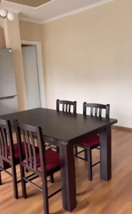 Tirane, jepet me qera apartament 2+1+Ballkon Kati 2, 94 m² 550 € (5 Maj)