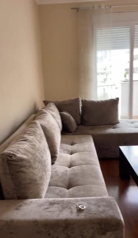 Tirane, jepet me qera apartament 2+1+Ballkon Kati 2, 94 m² 550 € (5 Maj)