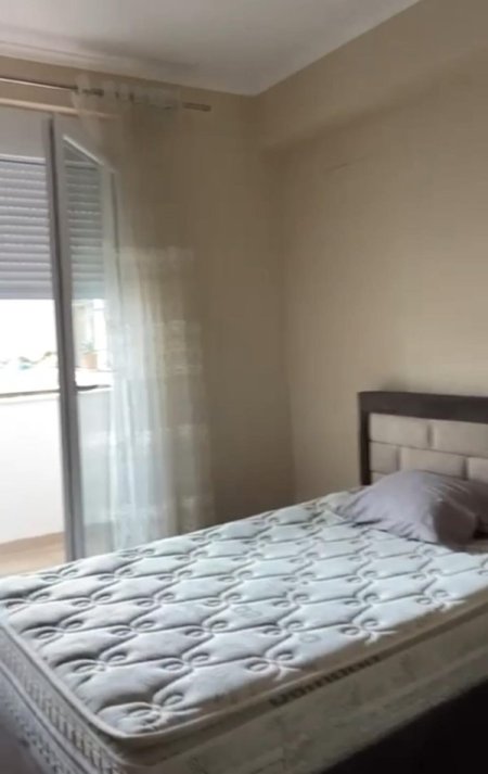 Tirane, jepet me qera apartament 2+1+Ballkon Kati 2, 94 m² 550 € (5 Maj)