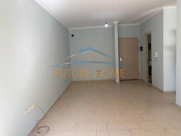 Tirane, jepet me qera apartament 1+1 Kati 3, 55 m² 400 € (Unaza e Re, Tiranë.)