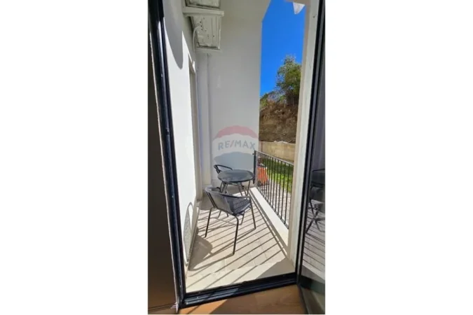 Tirane, jepet me qera apartament 1+1 Kati 0, 70 m² 700 € (Liqeni i Thate)