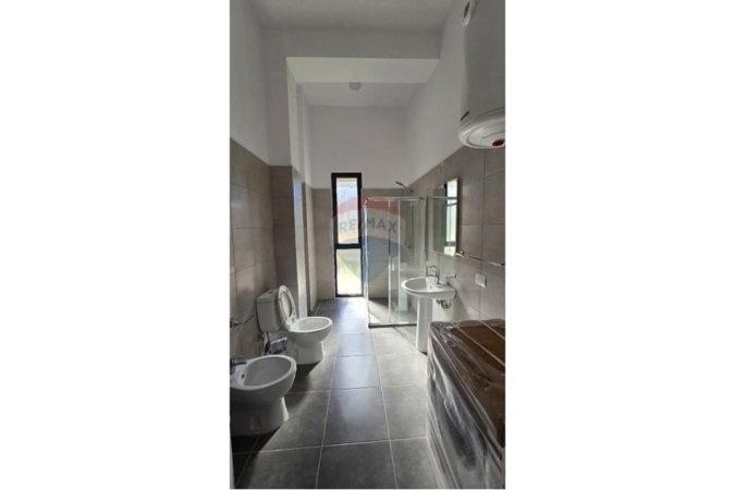 Tirane, jepet me qera apartament 1+1 Kati 0, 70 m² 700 € (Liqeni i Thate)