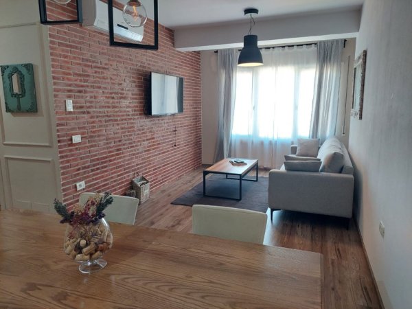 Tirane, jepet me qera apartament duplex 2+1+Ballkon Kati 2, 100 m² 800 € (Kodra e Diellit)