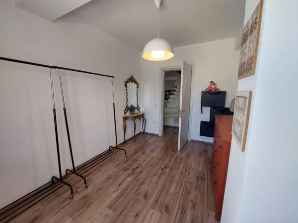Tirane, jepet me qera apartament duplex 2+1+Ballkon Kati 2, 100 m² 800 € (Kodra e Diellit)