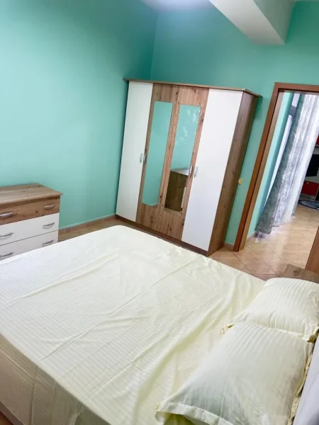 Tirane, jepet me qera apartament 1+1+Ballkon Kati 10, 77 m² 600 € (Rruga e Kavajes)