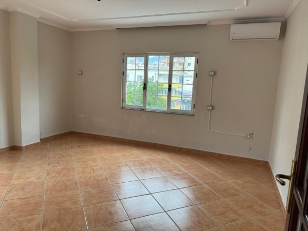 Tirane, jepet me qera zyre Kati 4, 178 m² 1.700 € (Sheshi “Willson”, Bllok)