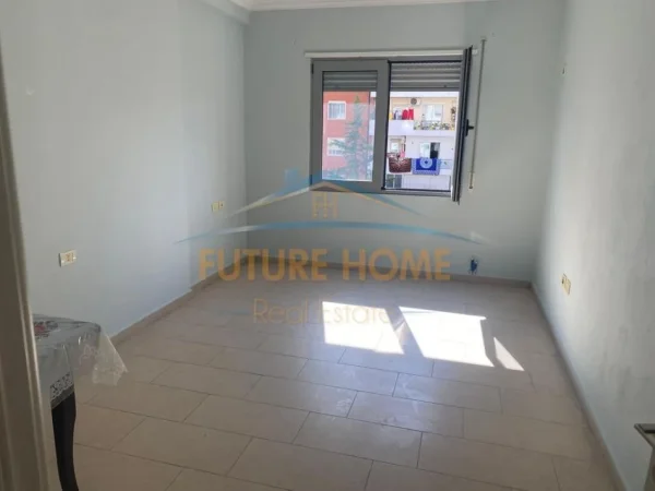 Tirane, jepet me qera apartament 1+1 Kati 3, 65 m² 400 € (Kompleksi "Arlis" , Unaza e re)