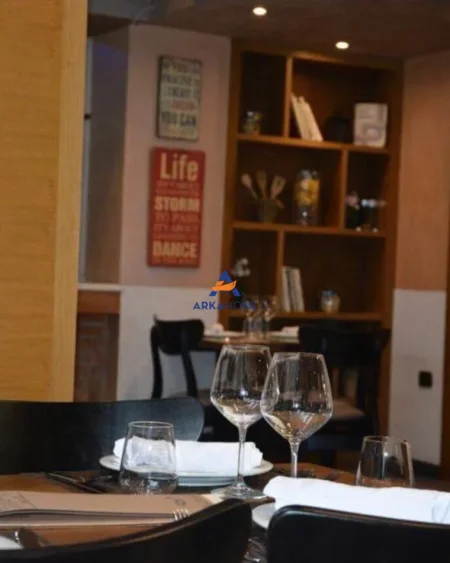 Tirane, jepet me qera bar-resorant Kati 0, 157 m² 2.200 € (PRANË SHKOLLËS “QEMAL STAFA, ZOGU I ZI)