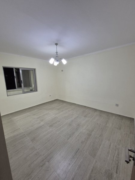 Tirane, jepet me qera apartament 1+1 Kati 4, 60 m² 400 € (Rruga Zonja Curre)