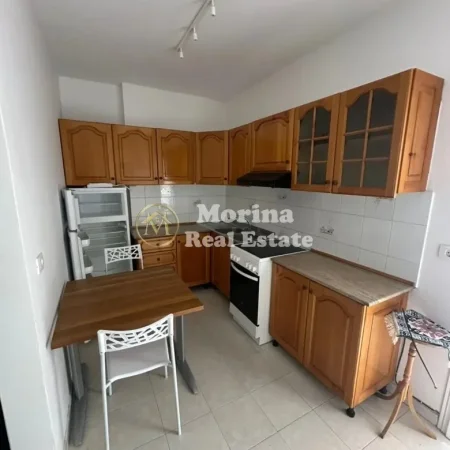 Tirane, jepet me qera apartament 2+1 Kati 3, 107 m² 700 € (Pazari Ri)