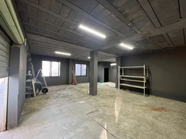 Tirane, jepet me qera ambjent biznesi Kati 0, 120 m² 900 € (DON BOSKO SHINAT)