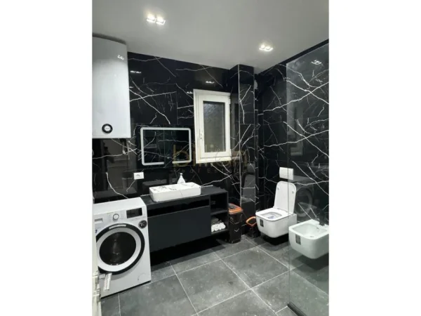 Vlore, shitet 2+1+Ballkon , 112 m² 230.000 € (Sheshi Pavarësia)