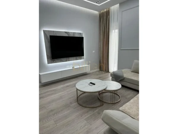 Vlore, shitet 2+1+Ballkon , 112 m² 230.000 € (Sheshi Pavarësia)