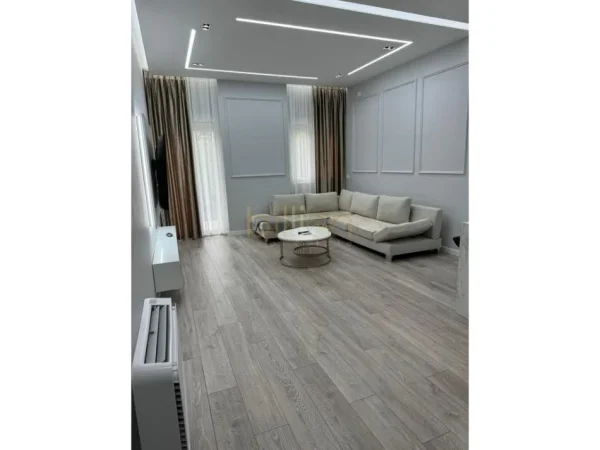 Vlore, shitet 2+1+Ballkon , 112 m² 230.000 € (Sheshi Pavarësia)
