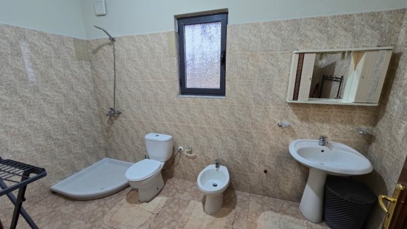 Tirane, jepet me qera shtepi 2+1 , 60 m² 550 Rruga Jordan Misja