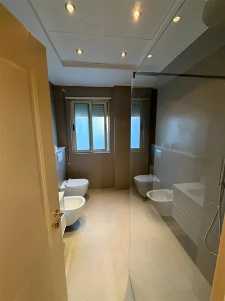 Tirane, jepet me qera apartament 2+1+Ballkon Kati 5, 106 m² 900 € (Vizion Plus)