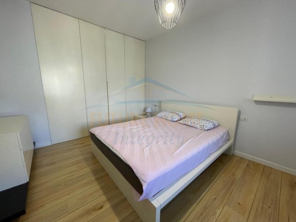 Tirane, jepet me qera apartament 1+1+Ballkon Kati 10, 80 m² 600 € (Selvia)