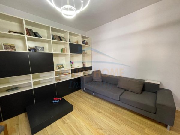 Tirane, jepet me qera apartament 1+1+Ballkon Kati 10, 80 m² 600 € (Selvia)