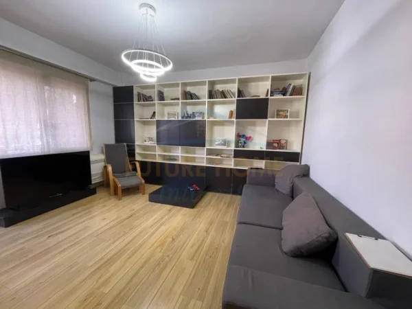 Tirane, jepet me qera apartament 1+1+Ballkon Kati 10, 80 m² 600 € (Selvia)
