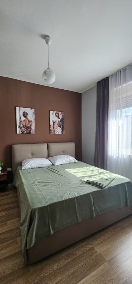 Tirane, jepet me qera 1+1 Kati 4, 65 m² 700 € 