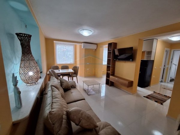 Tirane, jap me qera apartament 2+1+Ballkon Kati 2, 70 m² 800 € (SHESHI WILLSON)