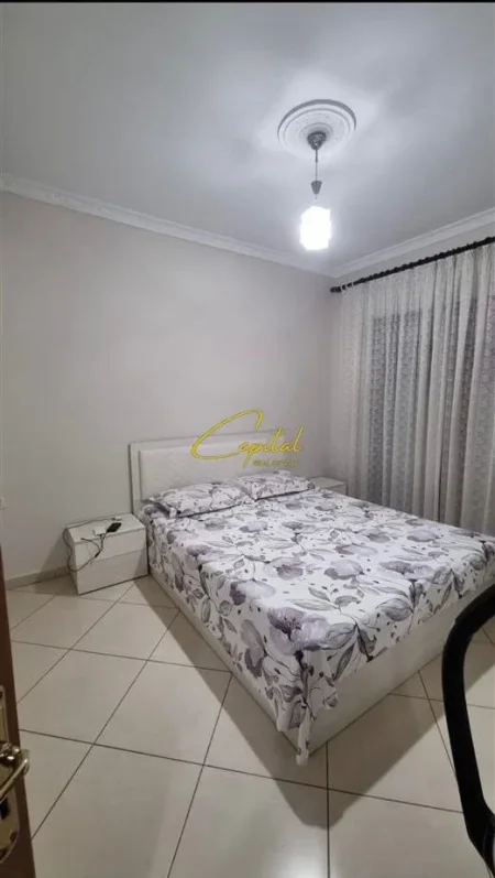 Tirane, jepet me qera apartament 2+1 Kati 4, 70 m² 450 € (YZBERISHT)