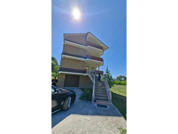 Tirane, shitet toke , 11.800 m² 1.500.000 € (FARKE)