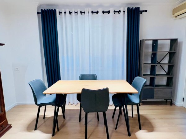 Tirane, jepet me qera apartament 2+1+Ballkon Kati 5, 120 m² 1.180 € 