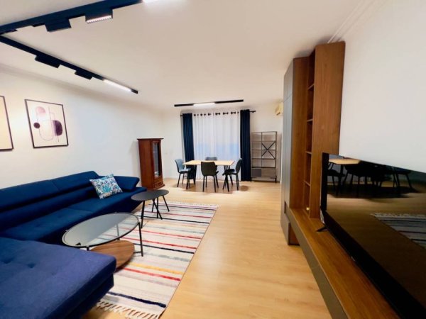 Tirane, jepet me qera apartament 2+1+Ballkon Kati 5, 120 m² 1.180 € 