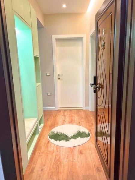 Tirane, jepet me qera apartament 1+1+Ballkon Kati 2, 71 m² 1.100 € (Rruga Perlat Rexhepi)