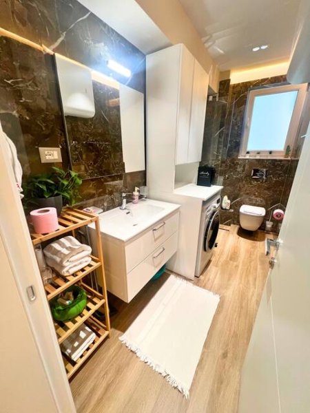 Tirane, jepet me qera apartament 1+1+Ballkon Kati 2, 71 m² 1.100 € (Rruga Perlat Rexhepi)