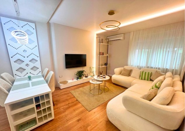Tirane, jepet me qera apartament 1+1+Ballkon Kati 2, 71 m² 1.100 € (Rruga Perlat Rexhepi)