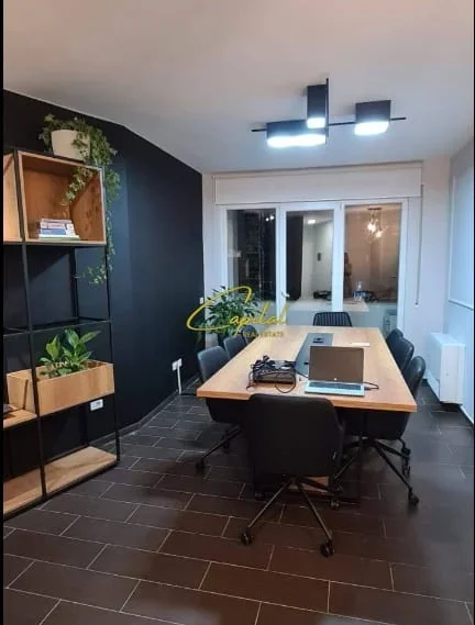 Tirane, jepet me qera zyre Kati 1, 85 m² 850 € (RRUGA E KOSOVAREVE)