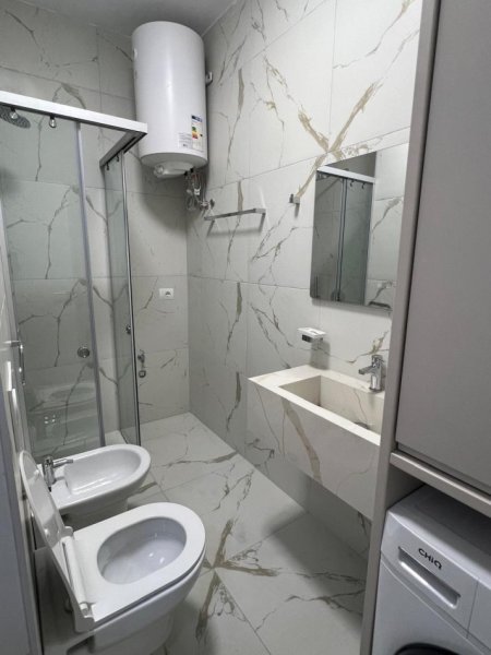 Tirane, jepet me qera apartament 2+1+Ballkon Kati 5, 100 m² 1.000 € (Jordan Misja)